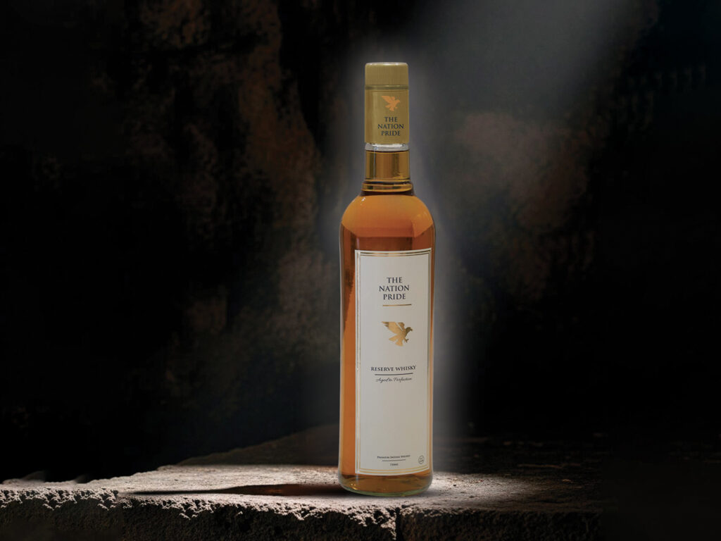 Top brand whisky smooth blend product shot